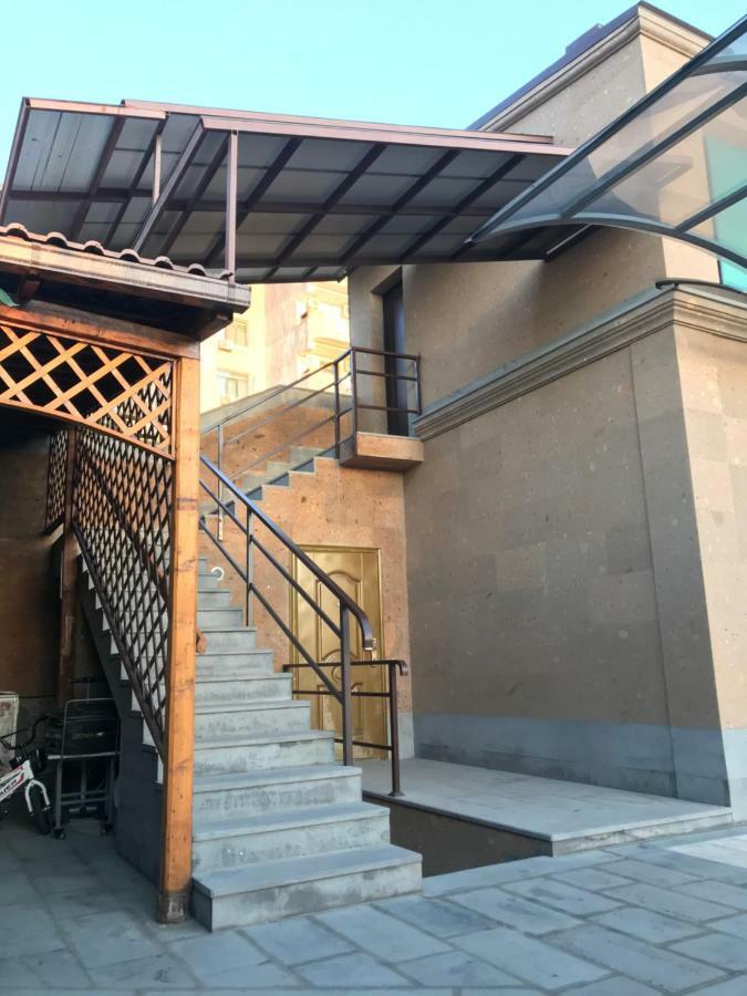 Bright Guesthouse In The Center Of Yerevan! Exterior photo